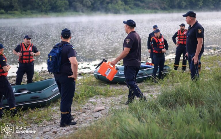 Фото для новини:Трагедія на Дністрі: з річки дістали тіла дорослого та двох дітей
