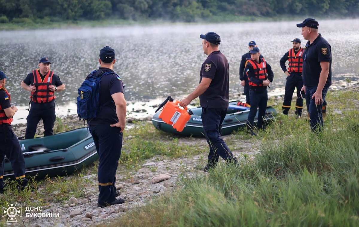 Фото для новини:Трагедія на Дністрі: з річки дістали тіла дорослого та двох дітей