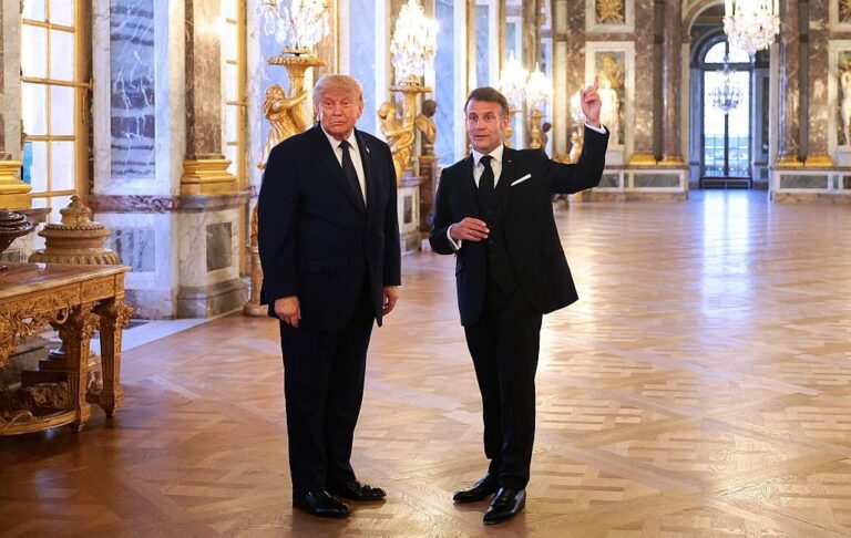 Фото для новини:Трамп мало не "здав" Україну Путіну - Макрон