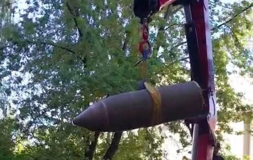 Фото для новини:У Києві знайшли бойову частину ракети біля будинку