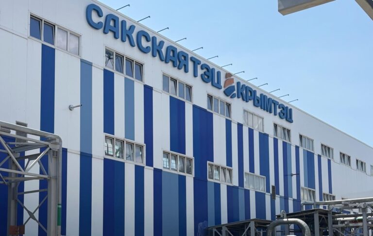 Фото для новини:У Криму горить Сакська ТЕЦ - соцмережі