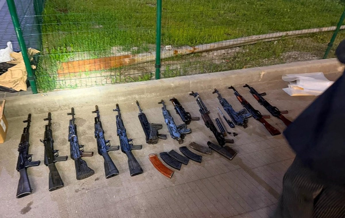 Фото для новини:У Кропивницькому поліцейський з братом торгували зброєю і мали паспорти РФ