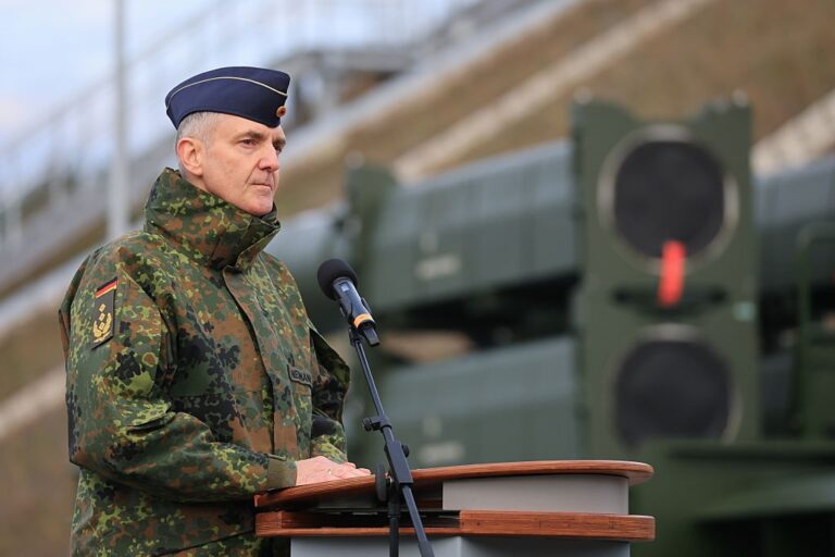 Фото для новини:У НАТО назвали потенційні цілі для ударів по Росії