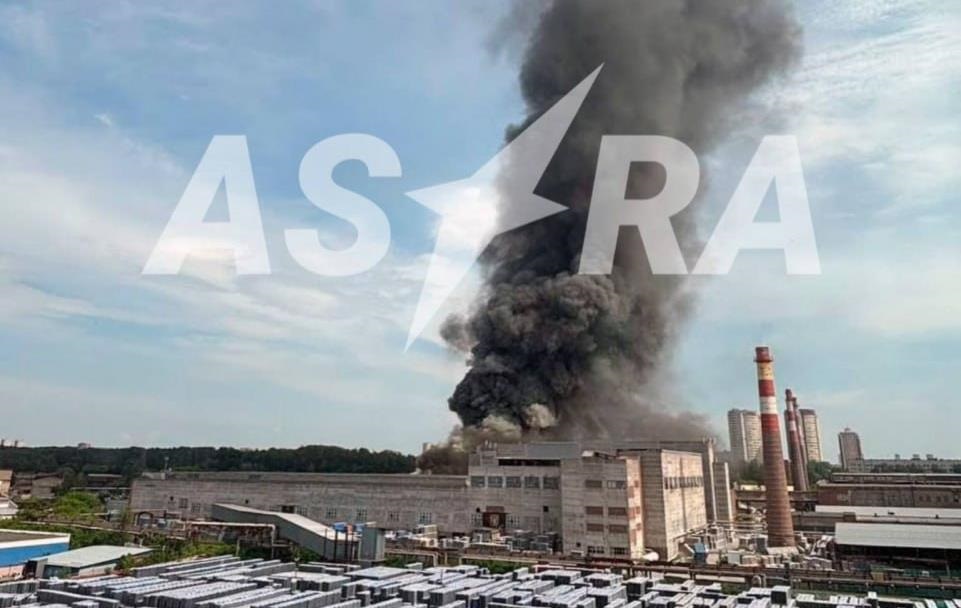 Фото для новини:У Новосибірську палає склад оборонного заводу