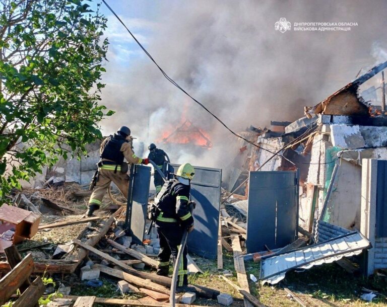 Фото для новини:У Павлограді армія РФ убила дитину, горять будинки