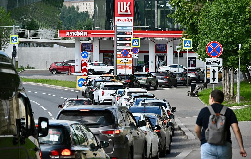 Фото для новини:У Путіна підтвердили переговори щодо імпорту бензину