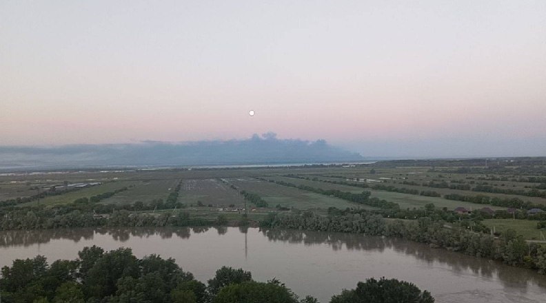 Фото для новини:У Росії палає Ільський НПЗ після атаки дронів
