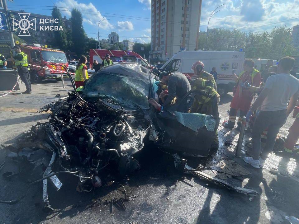 Фото для новини:У смертельній ДТП в Києві загинули двоє поліцейських