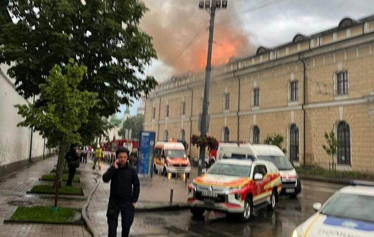 Фото для новини:Удар по Лаврі та кіностудії Довженка: стали відомі наслідки