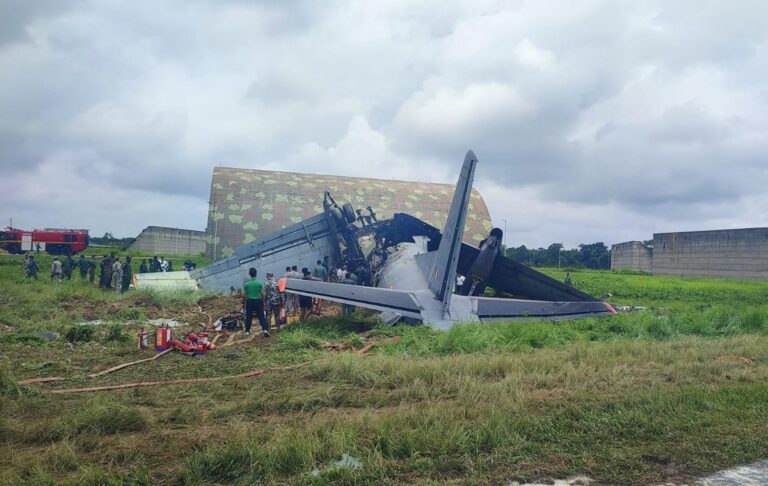 Фото для новини:В Індії розбився літак Ан-32 з військовими