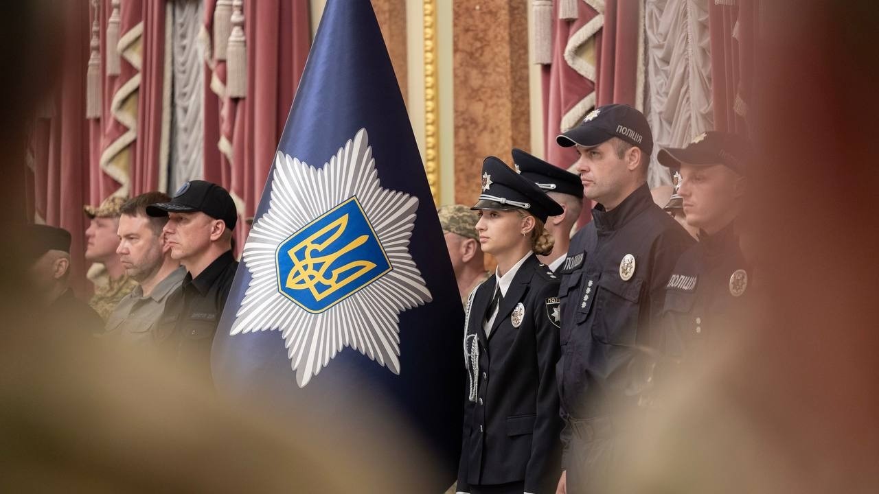 Фото для новини:Президент Володимир Зеленський вручив державні нагороди поліцейським та воїнам підрозділів поліції