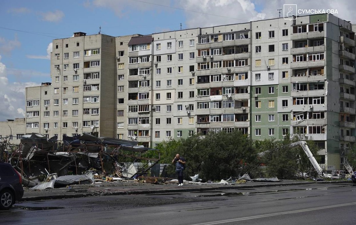 Фото для новини:Авіаудар по Сумах: кількість постраждалих зросла до 43
