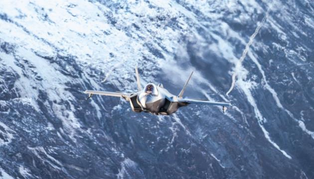Фото для новини:Британія перехопила російські Ту-142 біля авіаносця в Норвезькому морі