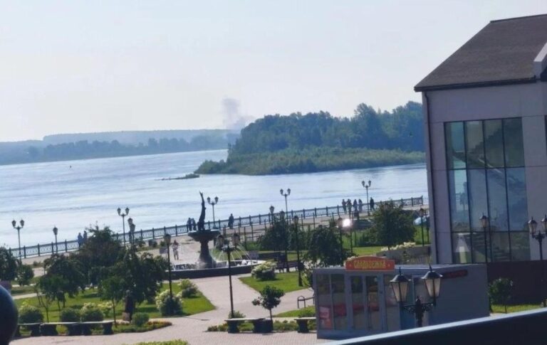 Фото для новини:Дрони атакували базу пального Росрезерву за 2000 км від кордону Україною