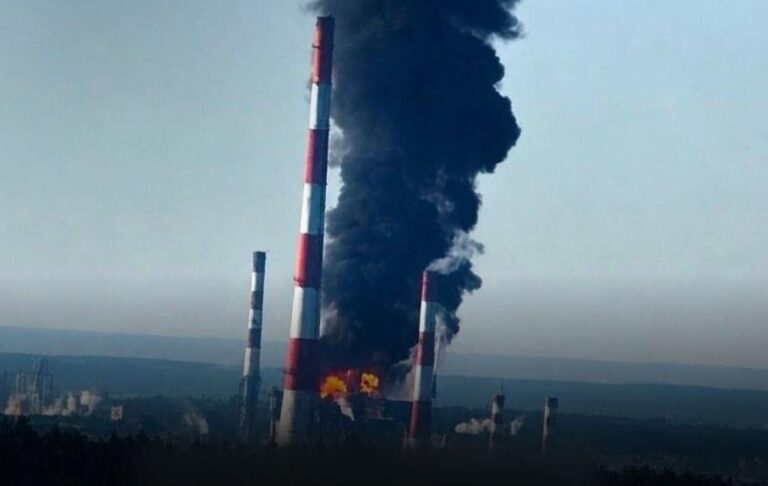 Фото для новини:Генштаб підтвердив ураження стратегічного НПЗ в РФ
