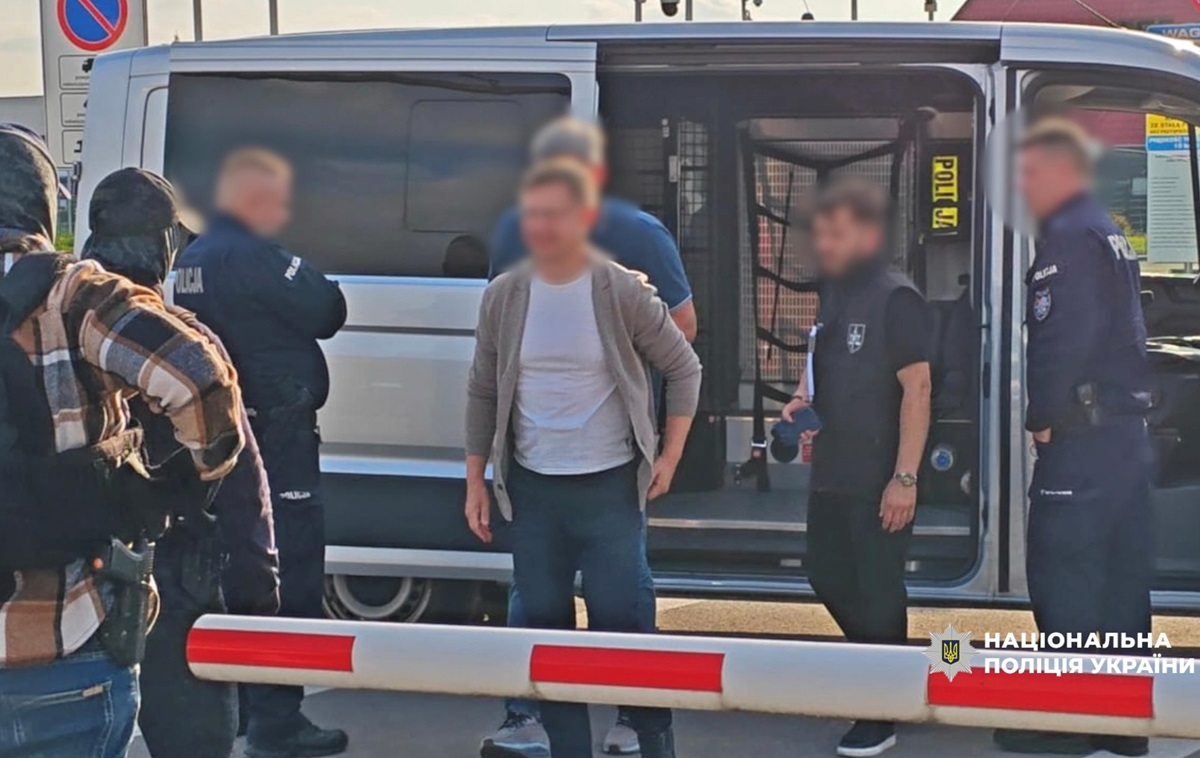 Фото для новини:Із Німеччини екстрадували екснардепа, якого підозрюють у відмиванні 20 млн