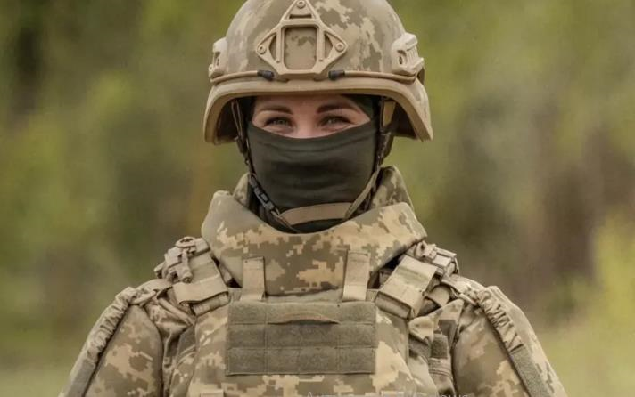 Фото для новини:МО придбало партію нових жіночих бронежилетів