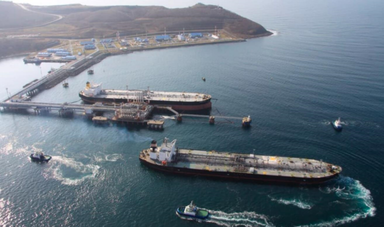 Фото для новини:Найбільший нафтопорт РФ на Чорному морі зупинив завантаження танкерів