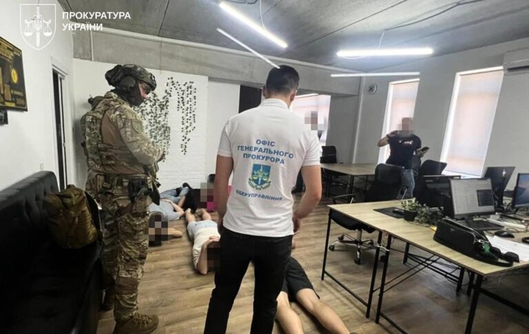 Фото для новини:Обіцяли повернути гроші з інвестицій: у Львові викрили кол-центр