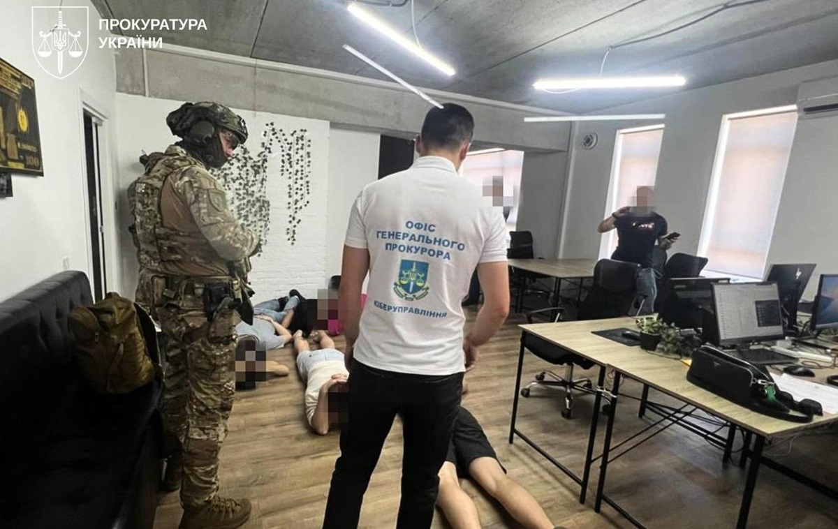 Фото для новини:Обіцяли повернути гроші з інвестицій: у Львові викрили кол-центр