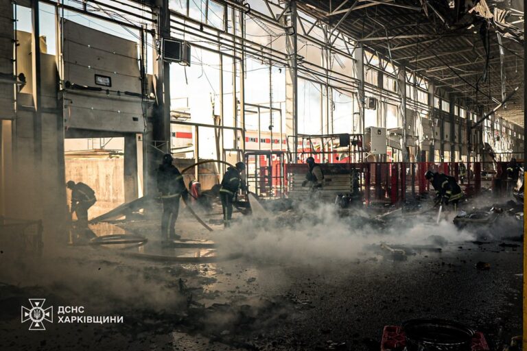 Фото для новини:Обстріл поштового терміналу у Харкові: зросла кількість жертв