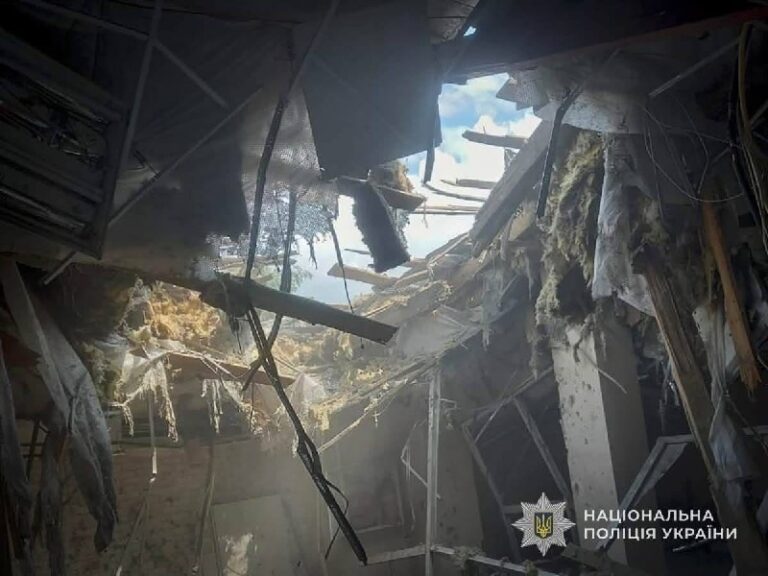 Фото для новини:Поліція показала наслідки атаки РФ на Сумщину
