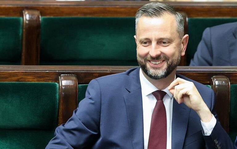 Фото для новини:Польща домагається розміщення центру управління паливопроводами НАТО