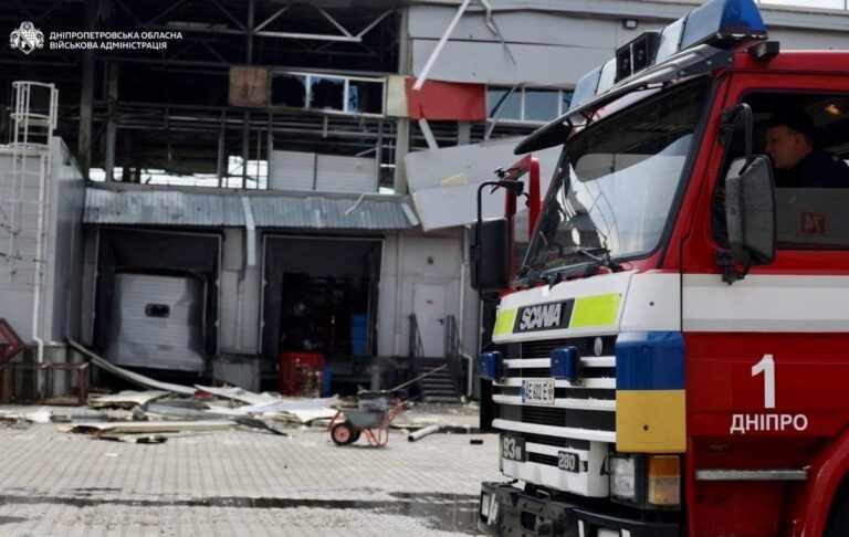 Фото для новини:РФ атакувала логістичну компанію на Дніпропетровщині