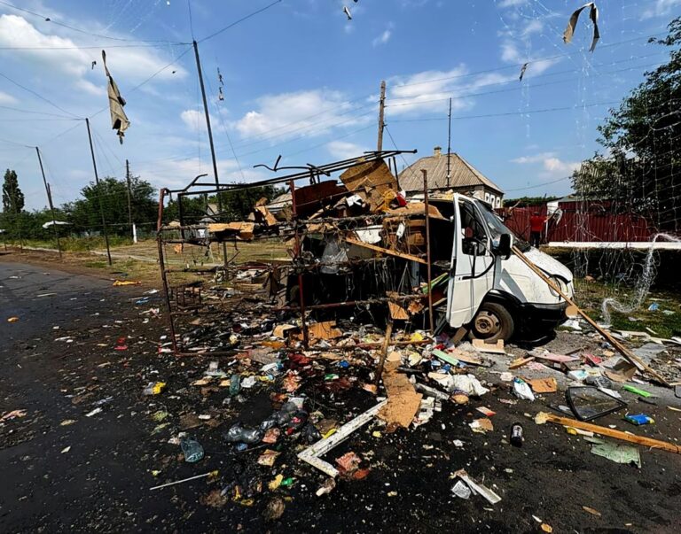 Фото для новини:РФ поцілила в авто і будинки: на Донеччині нові жертви обстрілів