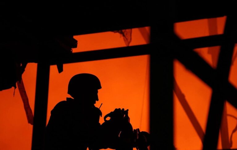 Фото для новини:РФ поцілила в підстанцію швидкої допомоги в Києві