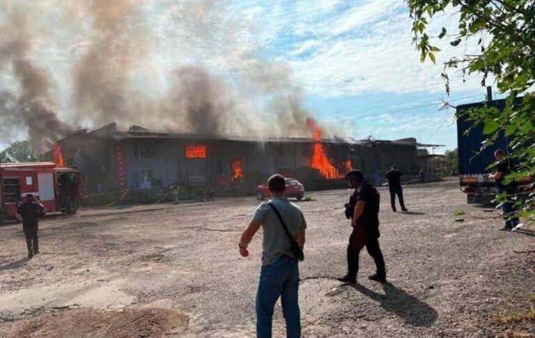 Фото для новини:РФ вдарила по Новій пошті на Вінниччині: восьмеро поранених
