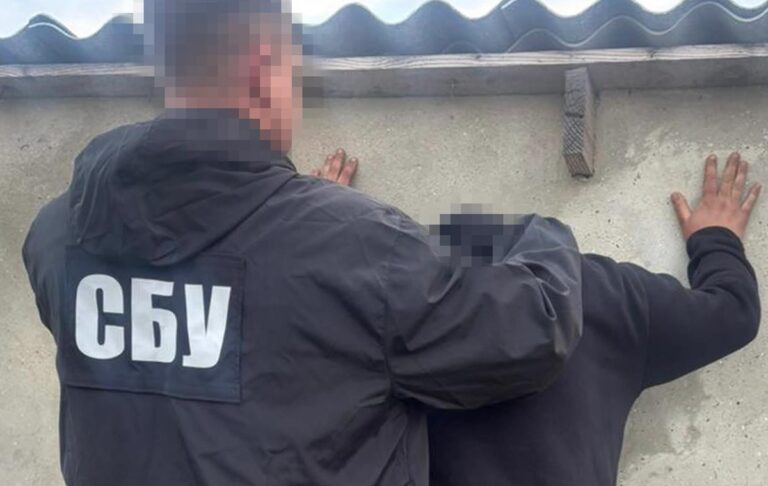 Фото для новини:Росія видає своїх агентів за працівників СБУ: як діє шахрайська схема