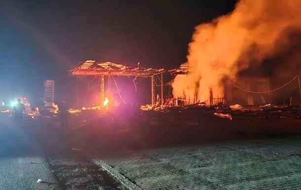 Фото для новини:Росіяни атакували дві АЗС у Сумах