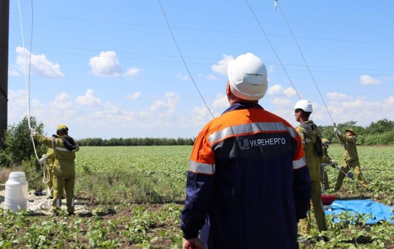 Фото для новини:Росіяни атакували енергетику в чотирьох областях