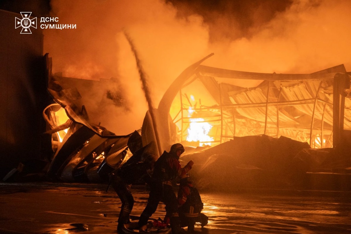 Фото для новини:Росіяни атакували рятувальників у Сумах