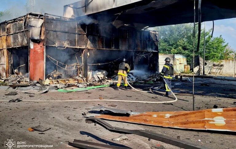 Фото для новини:Росіяни вдарили по АЗС на Дніпропетровщині: є загиблий та поранені