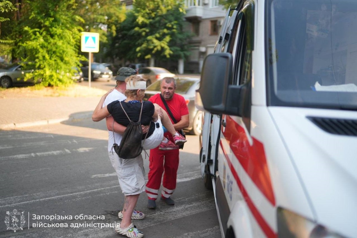 Фото для новини:Російські КАБи атакували Запоріжжя, є загиблі