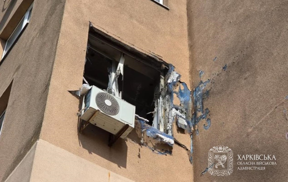Фото для новини:Російський дрон влетів у квартиру багатоповерхівки в Харкові