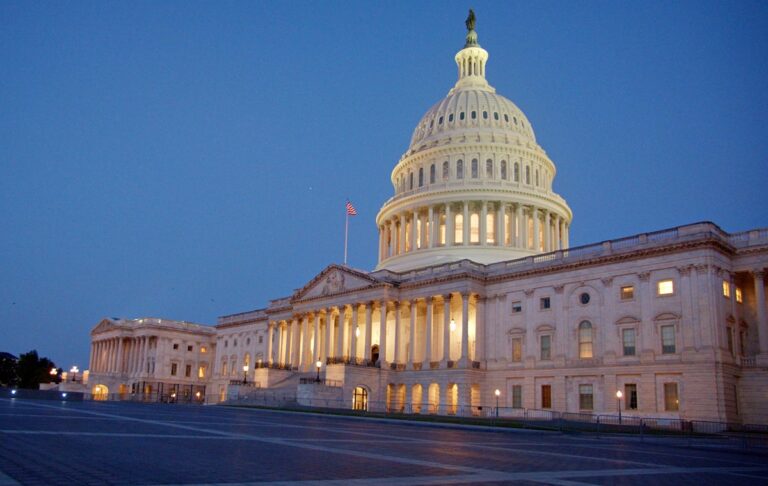 Фото для новини:Сенат США просунув розгляд проєкту закона про підтримку України