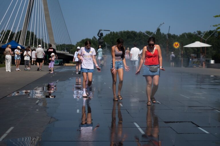 Фото для новини:Спека в Греції: влада призупинила доставку й роботу на вулиці