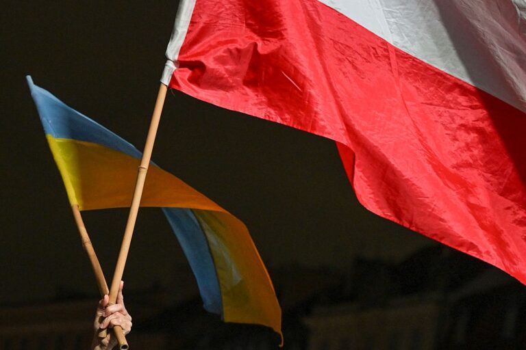 Фото для новини:Спір на користь Москви. Військова допомога Польщі