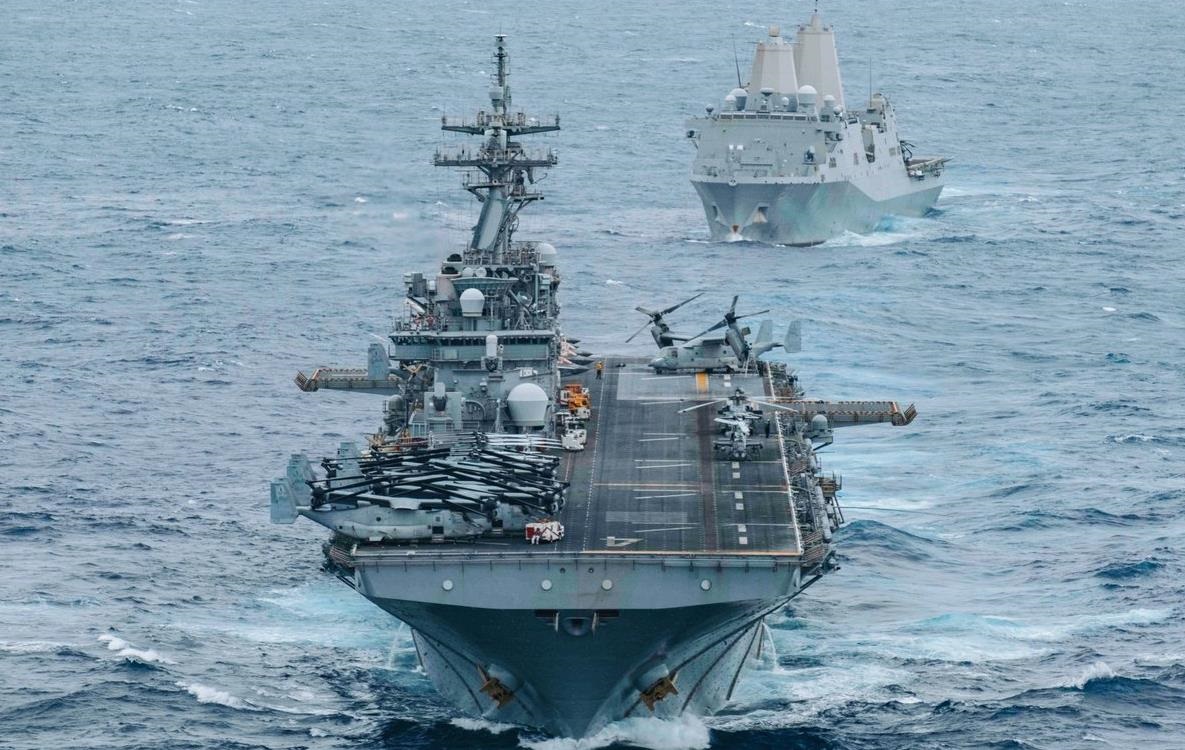 Фото для новини:США перекинули два кораблі з морпіхами на Близький Схід