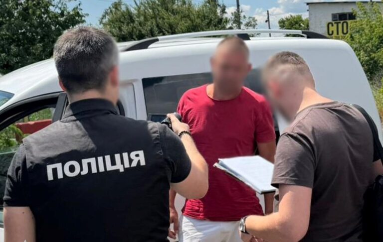 Фото для новини:Судитимуть військового, який за $20 тисяч "продавав" тилову посаду