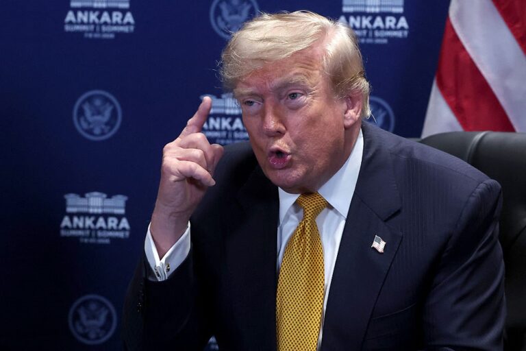 Фото для новини:Трамп анонсував нові удари по Ірану