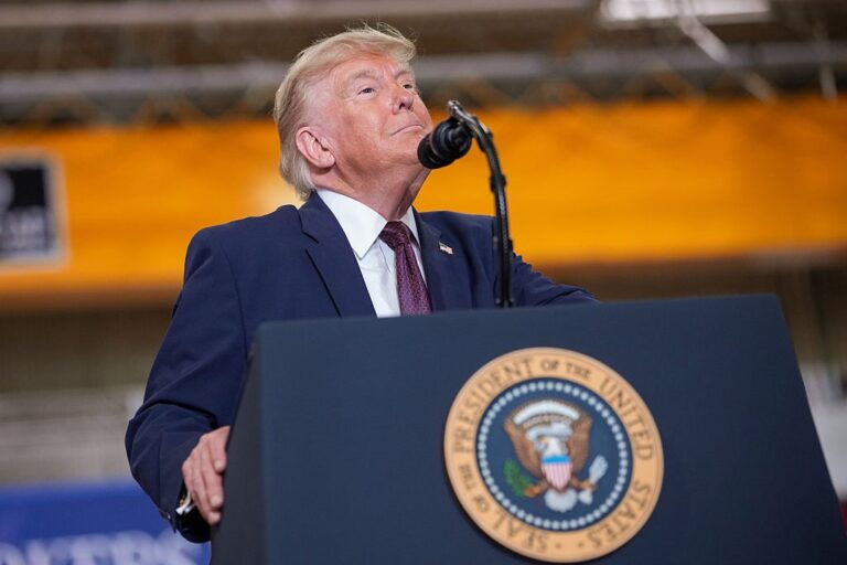Фото для новини:Трамп має намір встановити світовий рекорд із запуску феєрверків