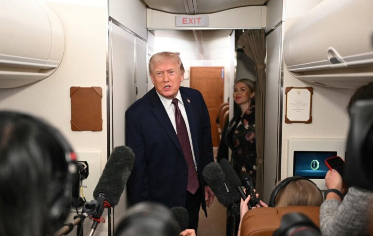 Фото для новини:Трамп розкритикував союзників по НАТО по дорозі з саміту