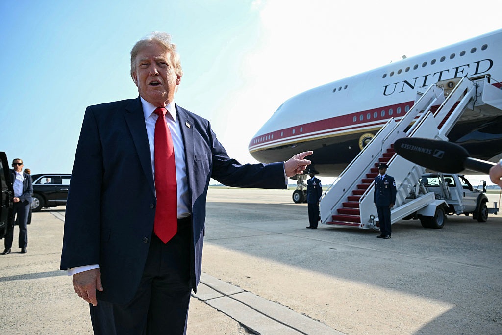Фото для новини:Трамп здійснив перший політ на подарованому Катаром літаку