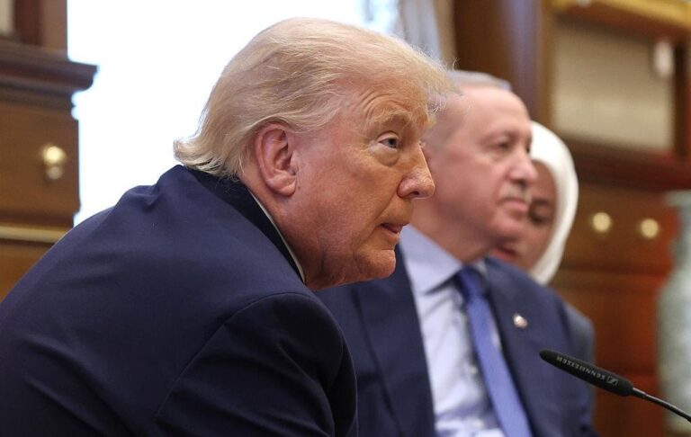 Фото для новини:Трамп: Зеленський і Путін хочуть укласти угоду