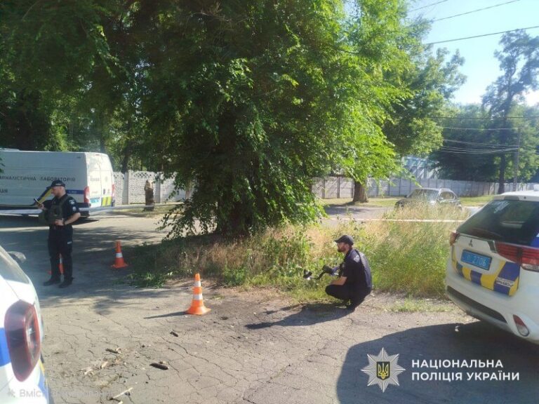Фото для новини:У Кам’янському чоловік кинув гранату у групу ТЦК, є поранені