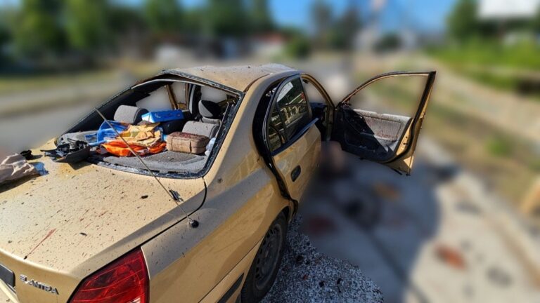 Фото для новини:У Херсоні дрон РФ вдарив по цивільному авто: є жертви